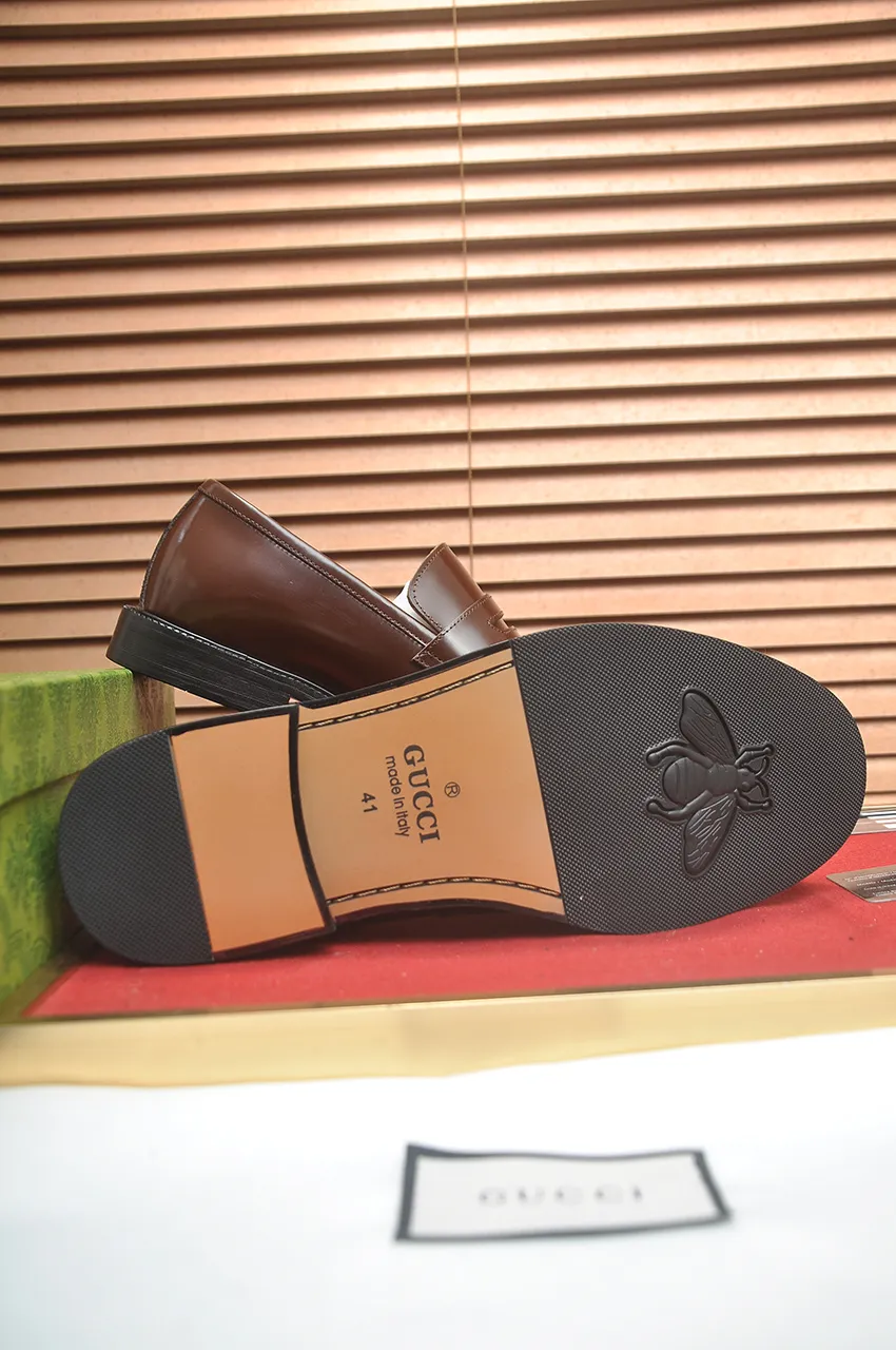 Men's shoes💰500💶Italy's top luxury men's shoe giant (GUCCI) (Gucci) (full cowhide lining) new arrival🍃Original European style🔰 Pleasant to the eye😍In order to make the shoes more durable and non-deformable🌀The production continues to follow traditional methods but there is still no lack of innovation💪Choose original sheepskin for the leather♻️ Smooth and natural And extra bright ⭐Made of imported cowhide, the first choice of rich people 38-45 (45 customized)